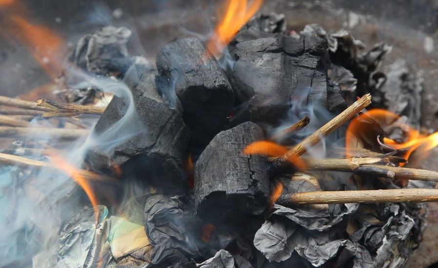 Create-a-Strong-Burning-Charcoal-Fire-Without-Lighter-Fluid-Step-12
