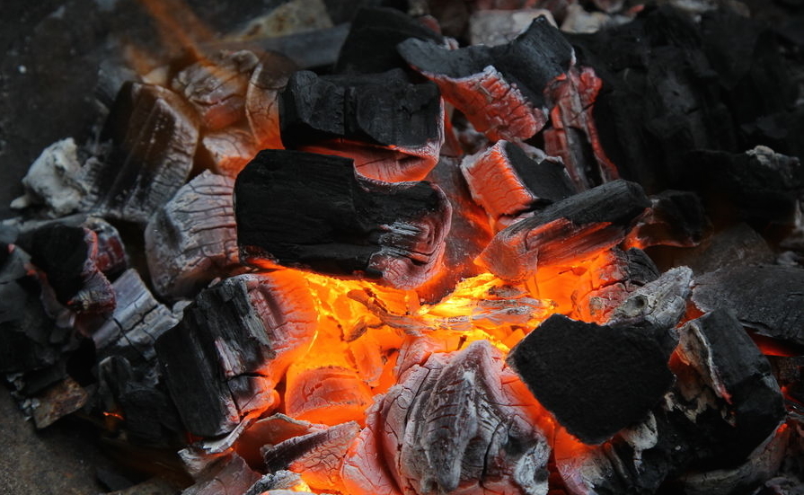 aid8941-900px-Create-a-Strong-Burning-Charcoal-Fire-Without-Lighter-Fluid-Step-14